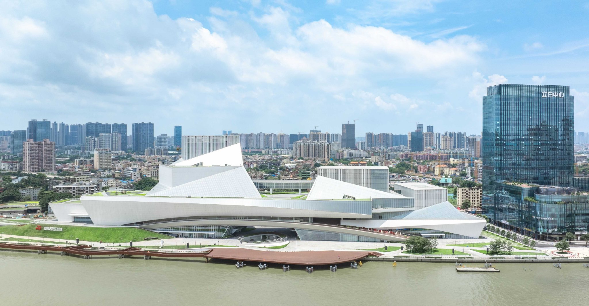 文体建筑-白鹅潭大湾区艺术中心
